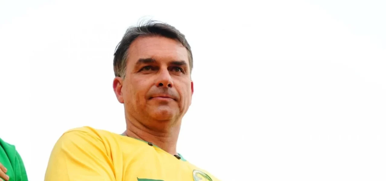 189411flavio-bolsonaro-e-multado-em-r-5-mil-por-impulsionar-propaganda-negativa-contra-lula-3-1320x620-1