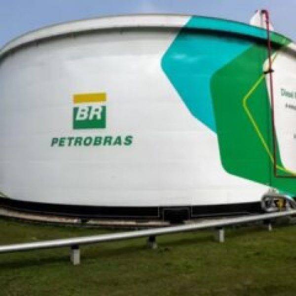 b2ap3_medium_tanque_de_diesel_r5_na_rpbc_-_foto_wilson_melo_agencia_petrobras-240x240-1