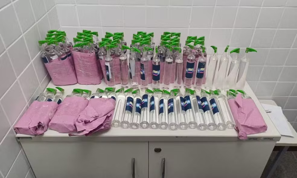 Caixa com mais 100 frascos de lança-perfume é apreendida em Feira de Santana nesta quarta