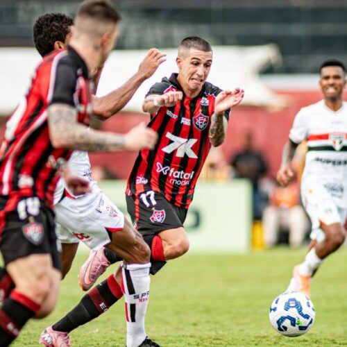 É pra quem acredita! Vitória vence o São Paulo e se livra do rebaixamento