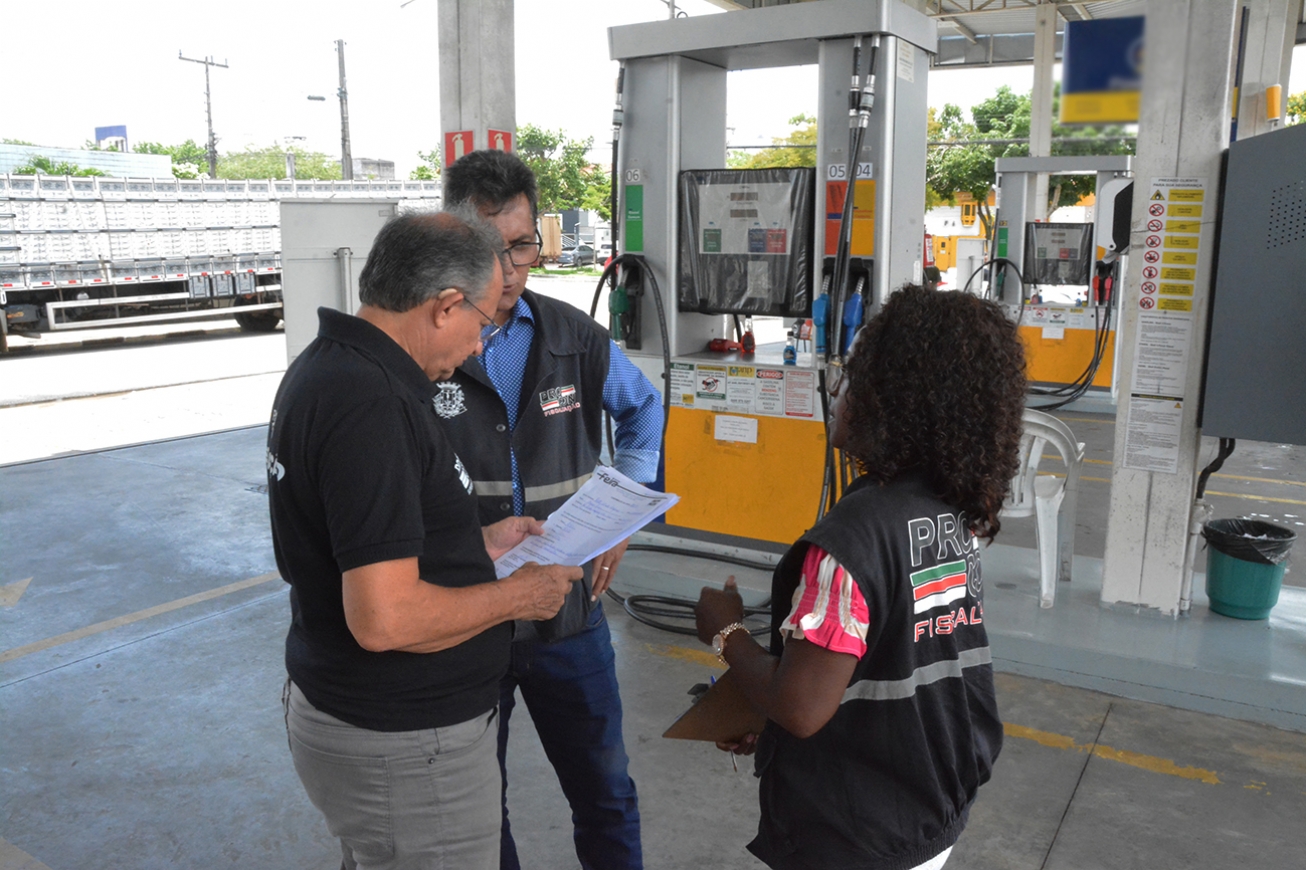 Procon intensifica fiscalização e monitora margem de lucro em postos de combustíveis