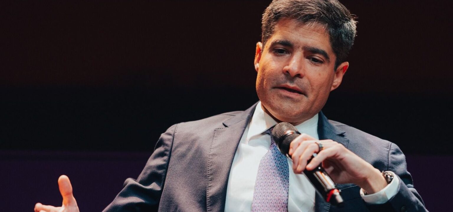 ACM Neto está disposto a apoiar Flávio Bolsonaro ainda no primeiro turno, afirmam aliados