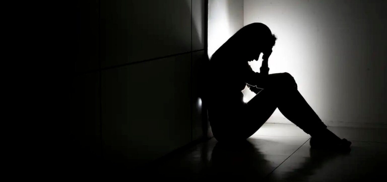 Afastamentos por burnout crescem mais de 800% em quatro anos