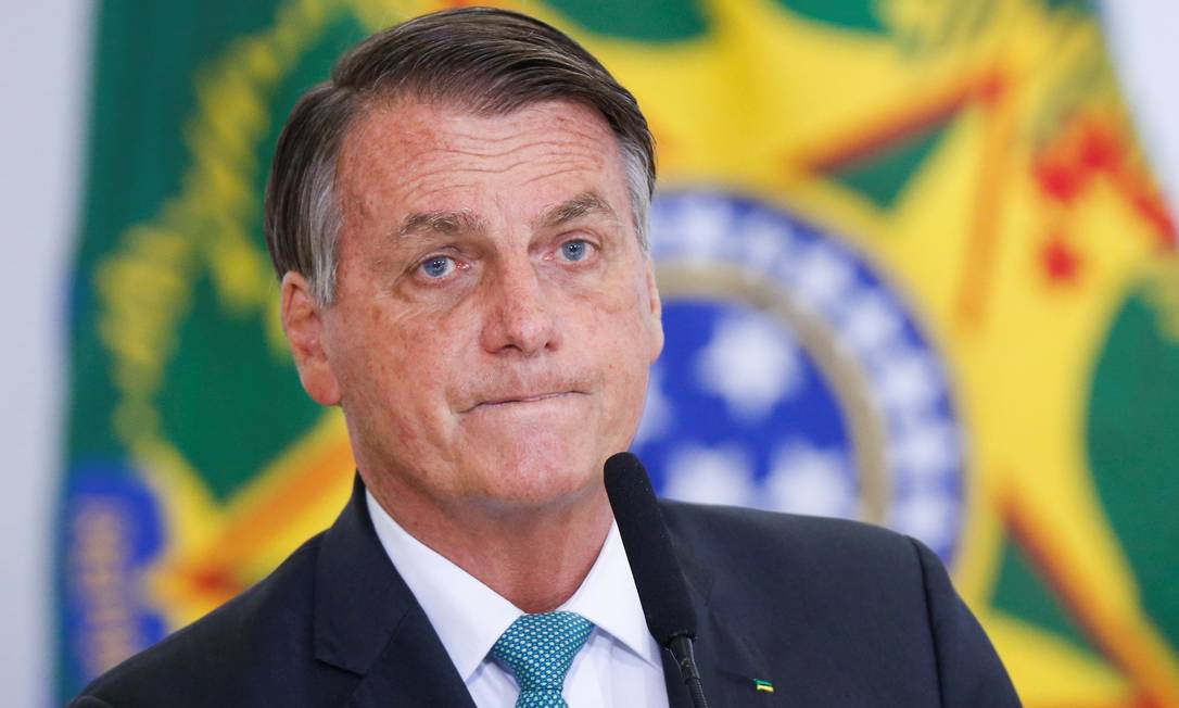 Bolsonaro redigiu, ajustou e enxugou a minuta do golpe, diz PF