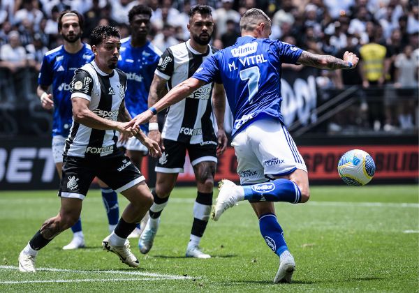 Cruzeiro perde para o Corinthians e Bahia pode voltar ao G-7 do Brasileirão