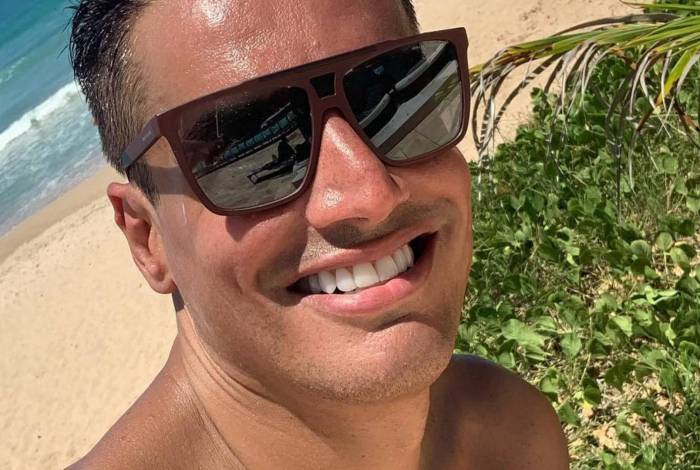 Léo Dias é internado com pneumonia em São Paulo