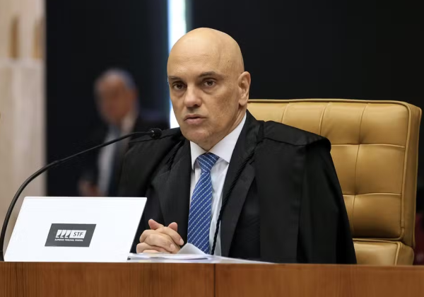 Moraes manda investigar juiz que soltou condenado que quebrou relógio no 8/1