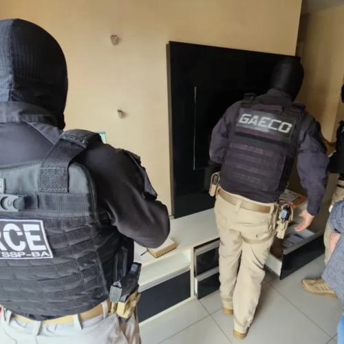 Policiais são condenados a mais de 30 anos prisão por estupro e extorsão em Salvador