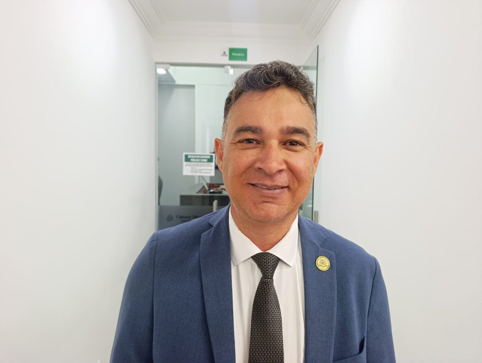 Vereador propõe programa municipal de apoio a familiares de crianças neurodivergentes em Feira de Santana