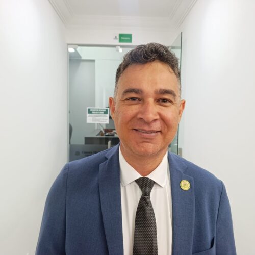 Vereador propõe programa municipal de apoio a familiares de crianças neurodivergentes em Feira de Santana