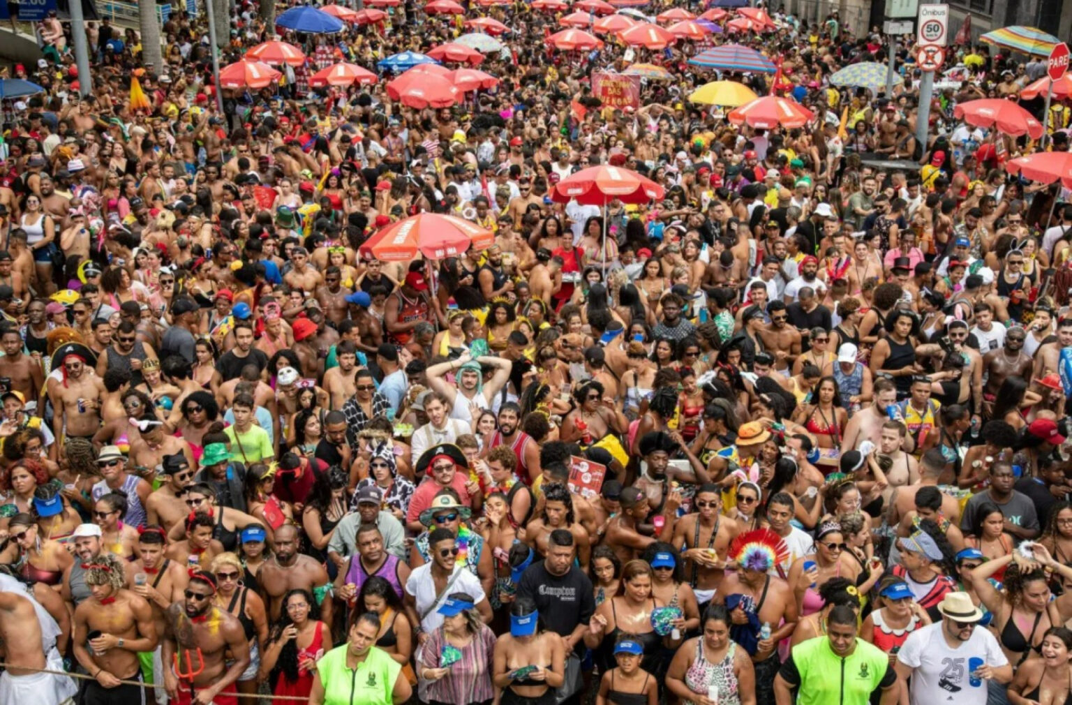 Carnaval do Rio começa com alerta de calor e máxima de 39,2ºC