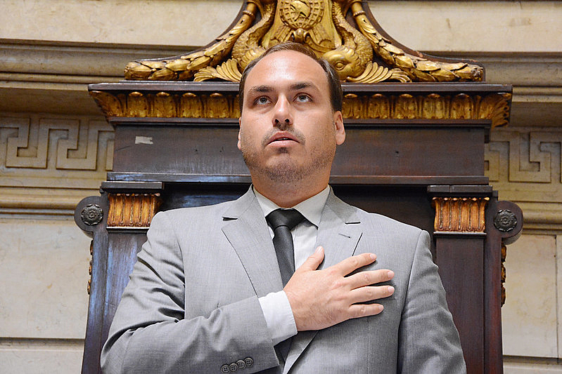 MP-RJ retoma investigação sobre ‘rachadinha’ contra Carlos Bolsonaro