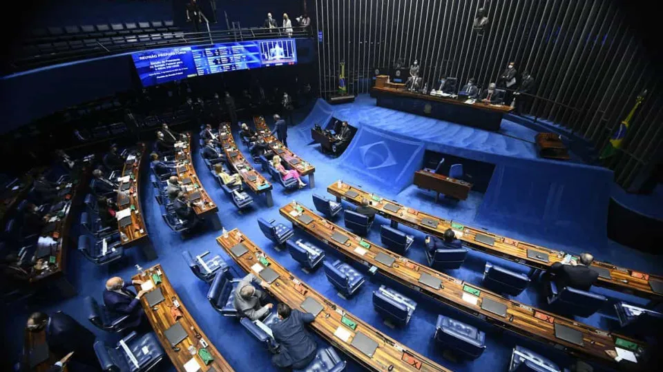 Senado aprova em comissão projeto que proíbe publicidade de apostas esportivas e jogos on-line