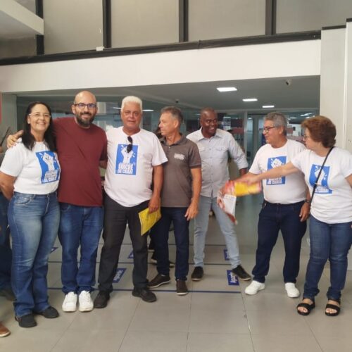 Bancários realizam protesto contra demissões e fechamento de agências em Feira de Santana