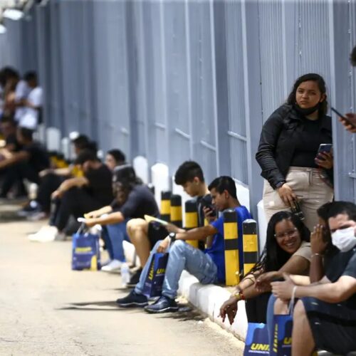 Prazo para pedir isenção da taxa de inscrição no Enem começa no dia 13