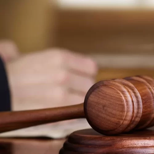 Justiça condena homem a pagar R$ 14 mil por divulgação de imagens íntimas de colega de trabalho