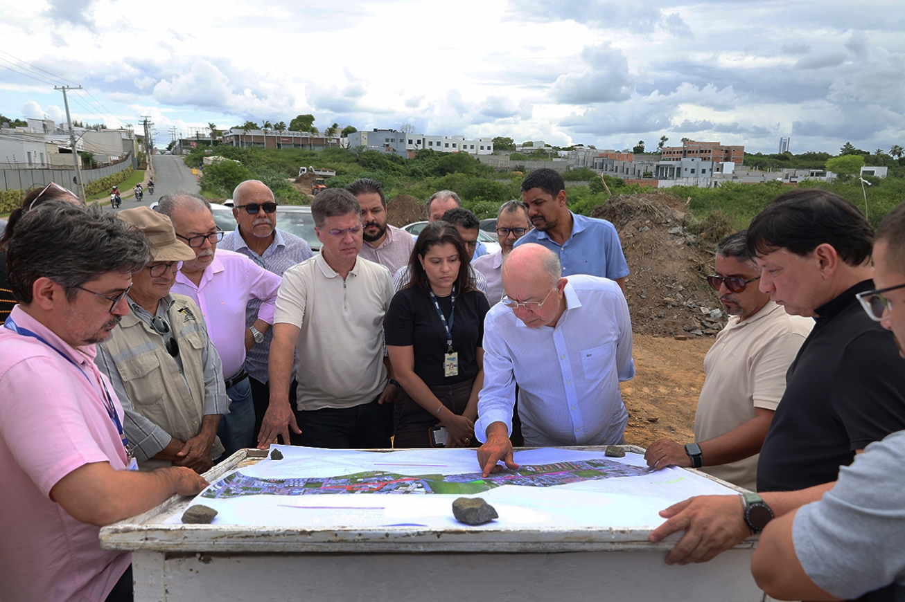 Prefeito visita obras de requalificação da Avenida Artêmia Pires e reforça integração dos serviços