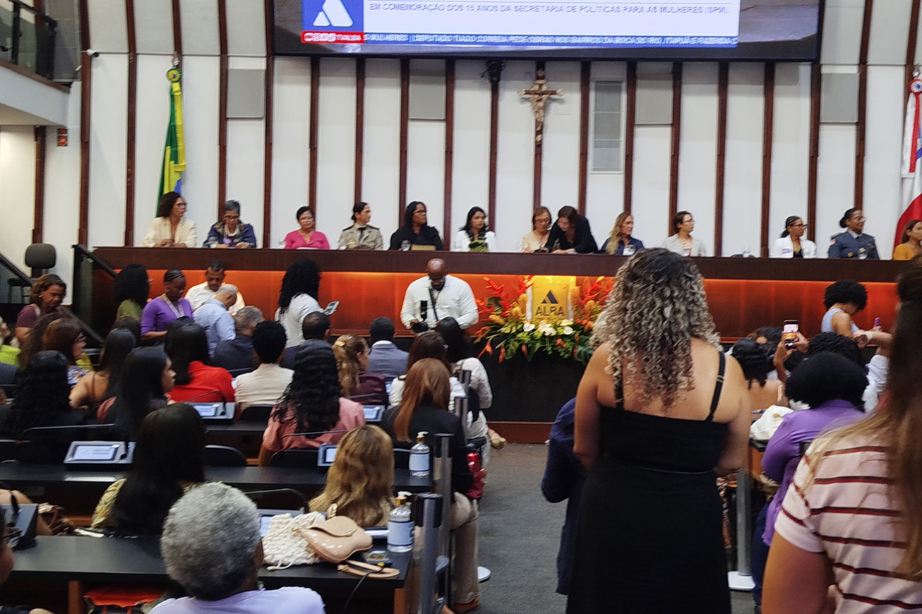 Secretaria da Mulher participa de sessão especial na AL-BA que celebra avanços das políticas femininas na Bahia