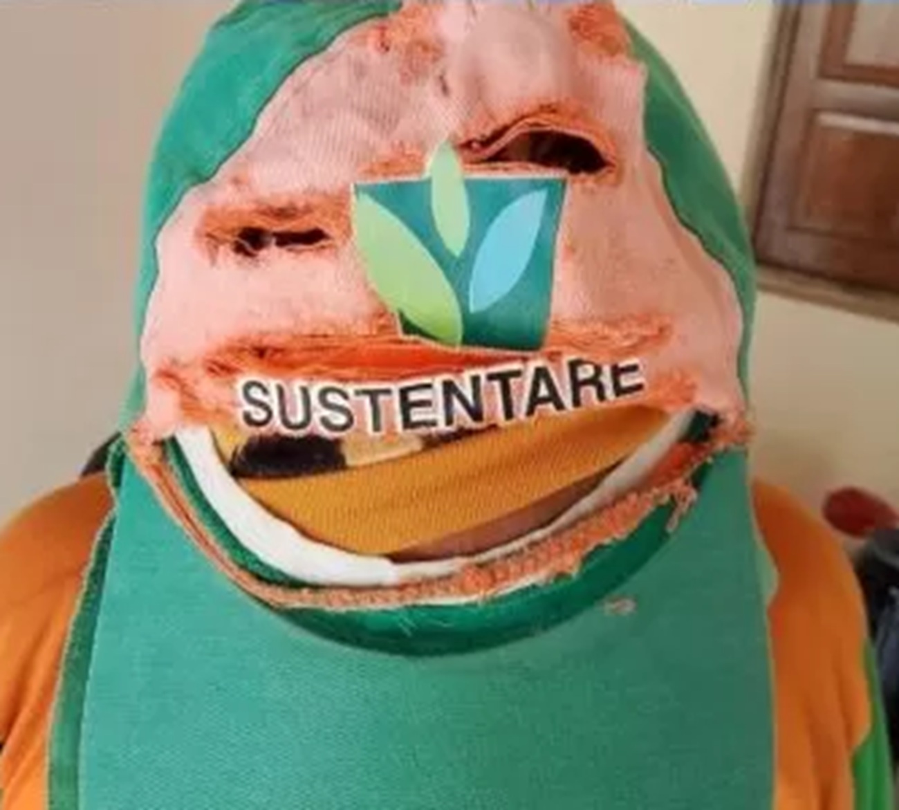 Homenagem aos garis em Feira de Santana expõe reclamações sobre condições de trabalho