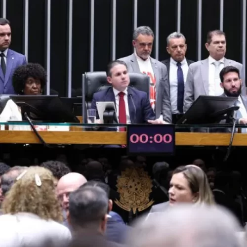 Câmara aprova em primeiro turno PEC que acaba com escala 6×1 e reduz jornada para 40 horas