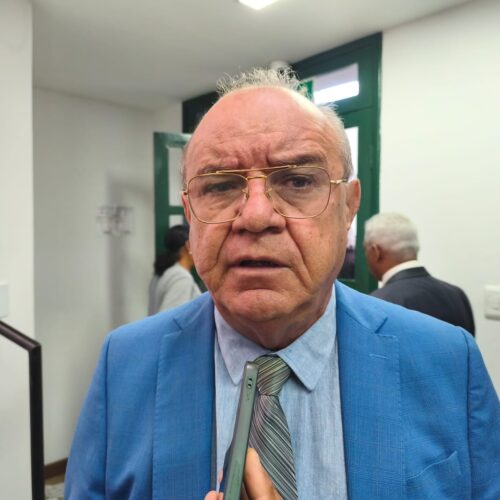 Líder do Governo cobra pontualidade de vereadores e defende medidas contra faltas em sessões da Câmara