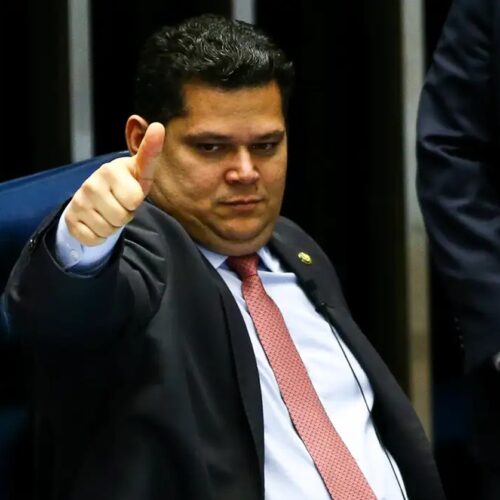 Alcolumbre trava tramitação da PEC do fim da 6×1 no Senado