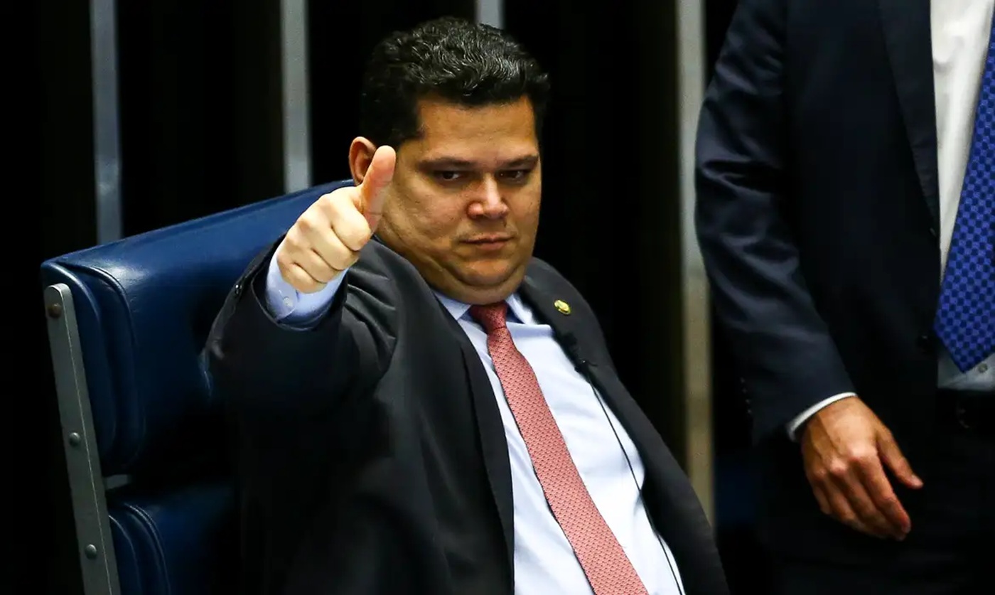 Alcolumbre trava tramitação da PEC do fim da 6×1 no Senado