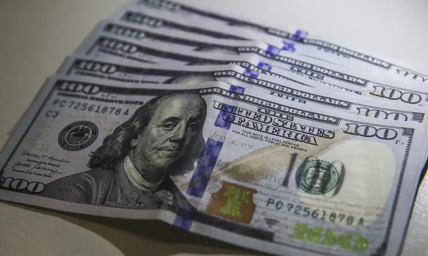 Dólar cai e Bolsa sobe com inflação e Oriente Médio em foco