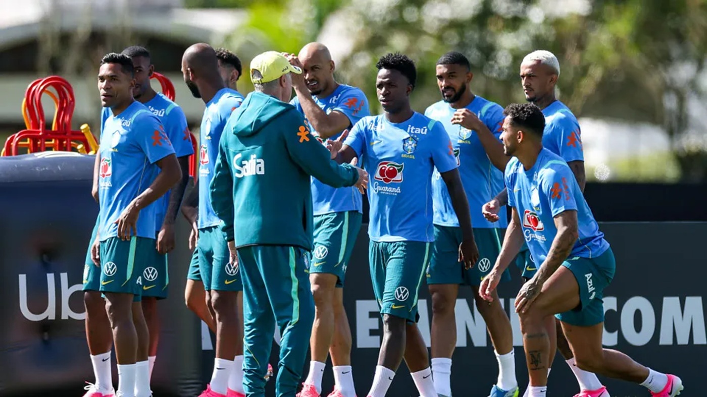 Ancelotti testa nova formação e esboça time com três zagueiros