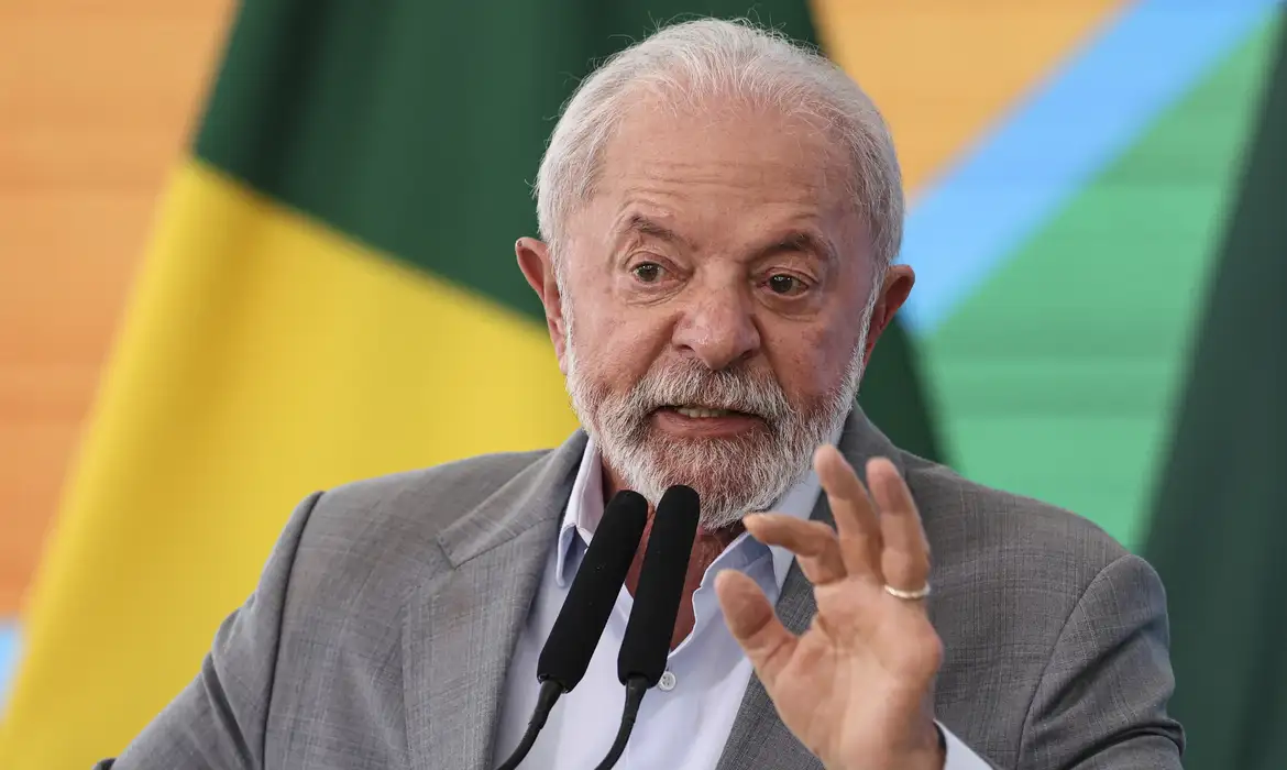Lula lançará programa contra roubo de celular