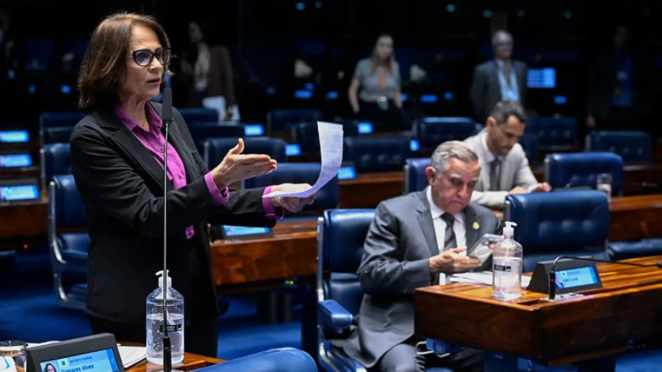 Senado aprova projeto que dificulta aborto legal em menores de 14 anos