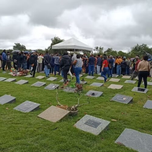 Familiares sepultam mototaxista que morreu em acidente no dia do aniversário