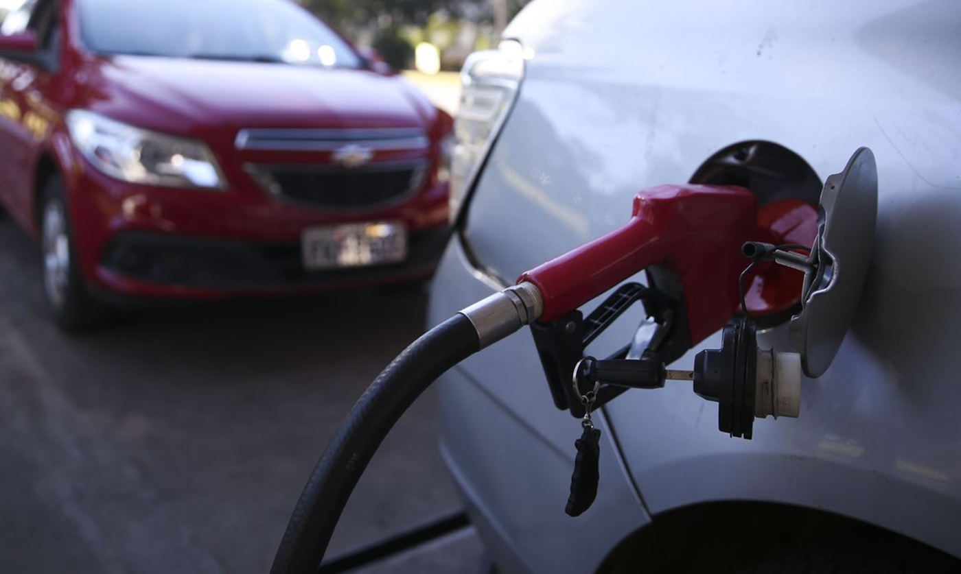 Gasolina também deve acompanhar tendência internacional de queda